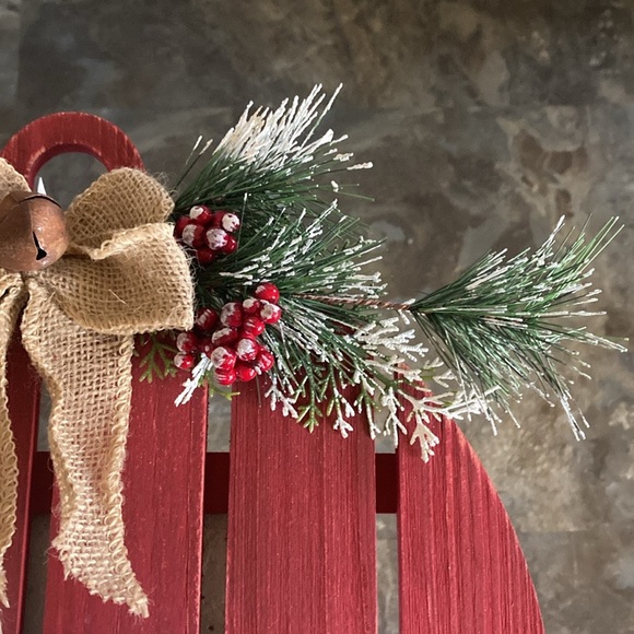 NWT- Red with White Merry Christmas Round Wooden Ornament Sign w/ Bell & Bow - Picture 15 of 17